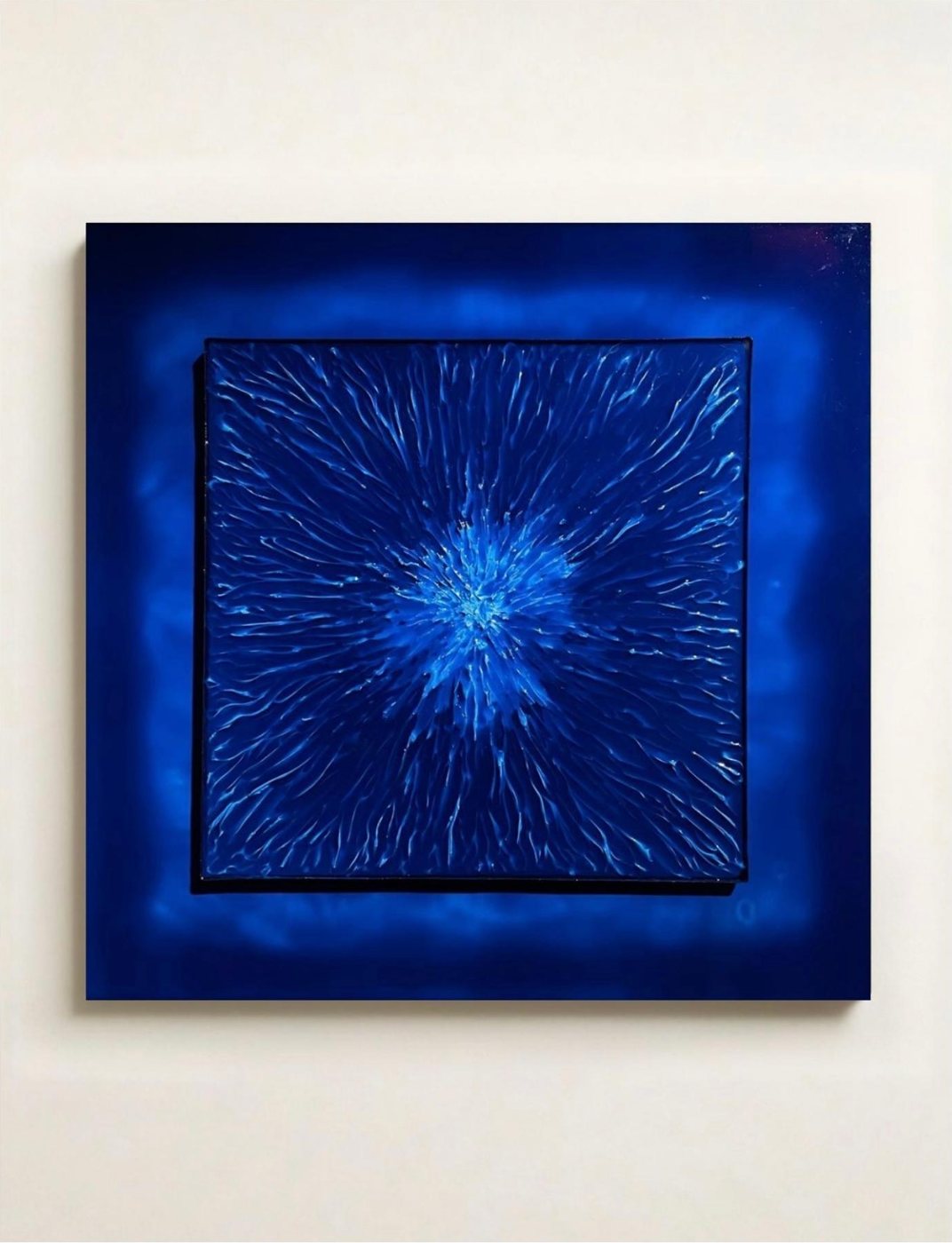 Profondo blu — opera in resina, 60x60 cm